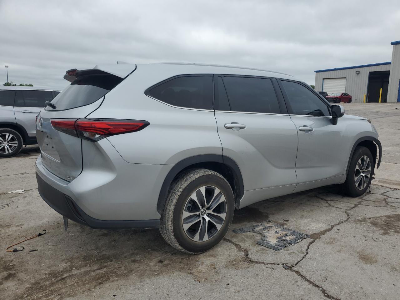 2022 Toyota Highlander Xle - Фото 3