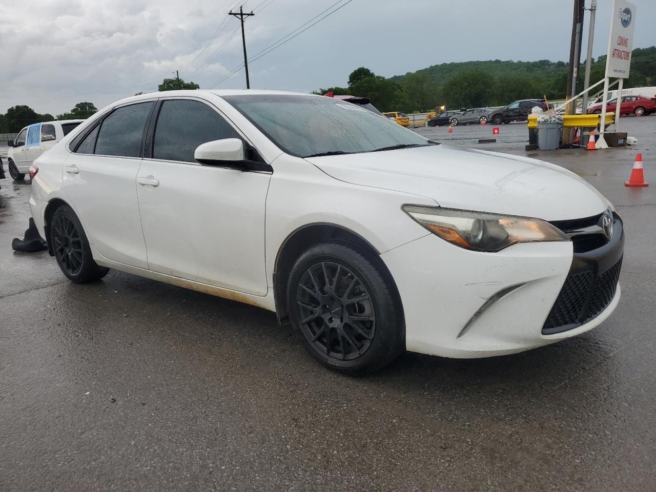 2015 Toyota Camry Le - Image 4