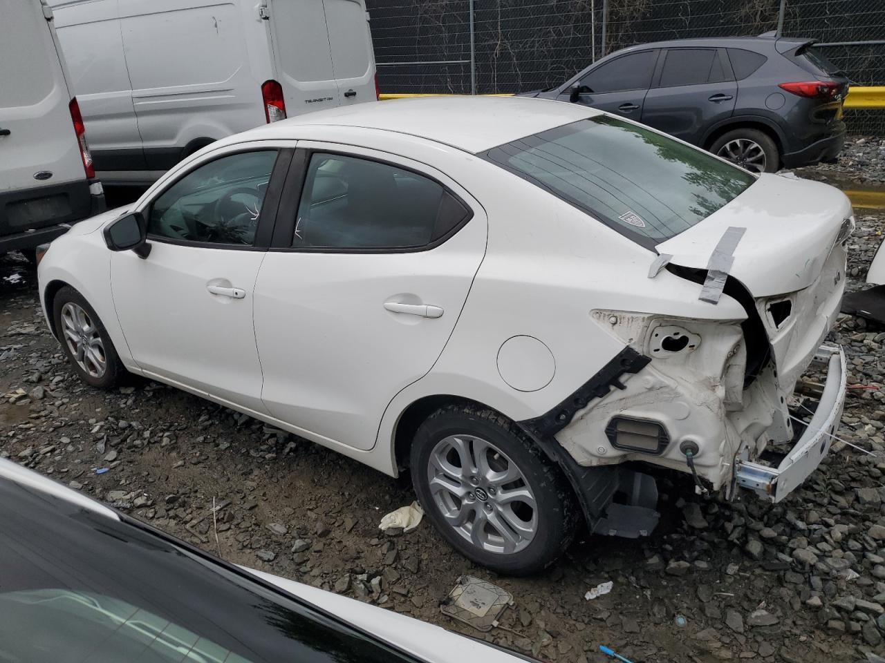 2017 Toyota Yaris Ia - Фото 2