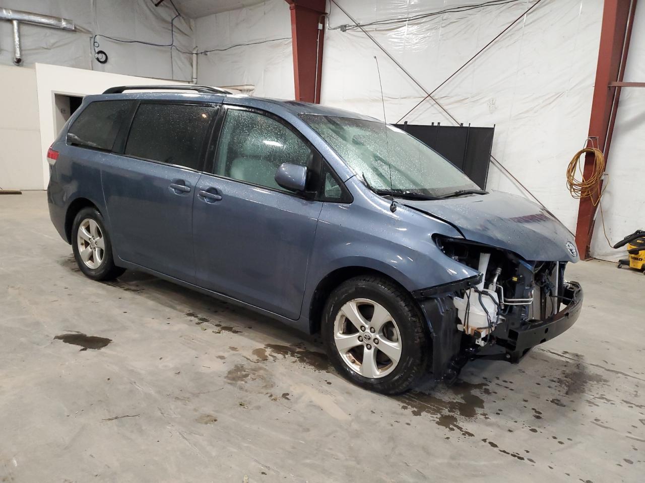 2014 Toyota Sienna Le - Image 4