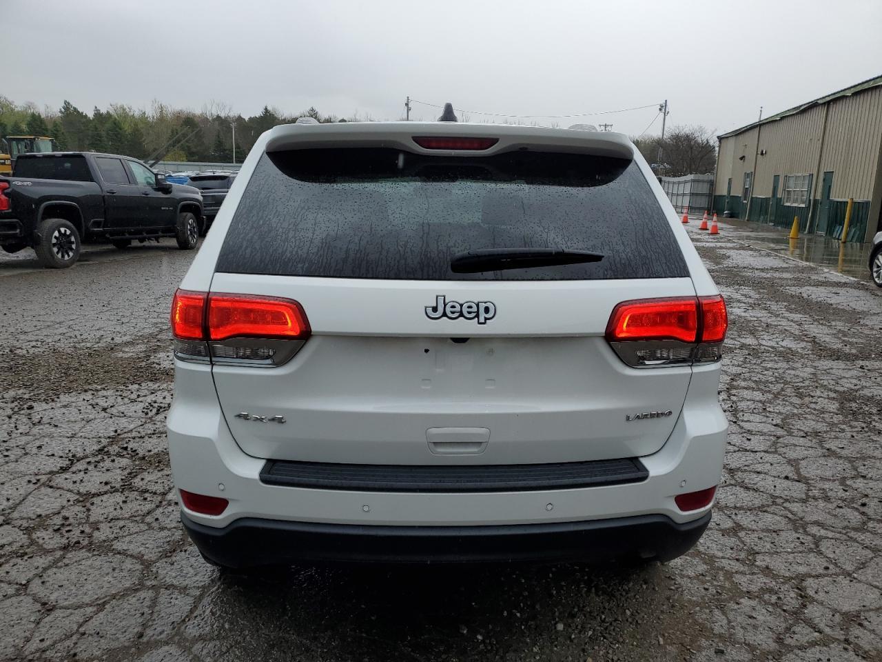 2017 Jeep Grand Cherokee Laredo - Image 6
