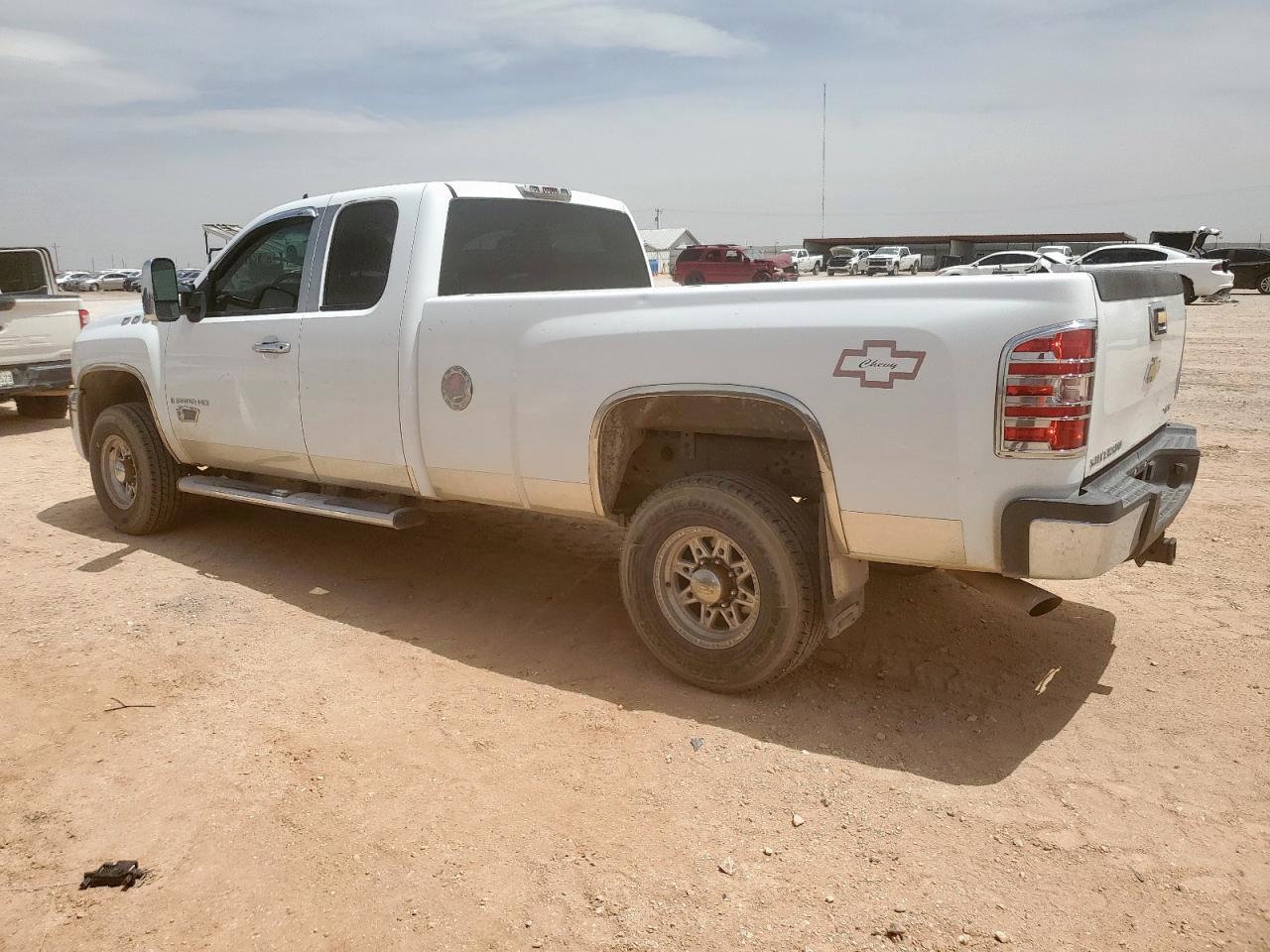 2009 Chevrolet Silverado C2500 Heavy Duty - Image 2