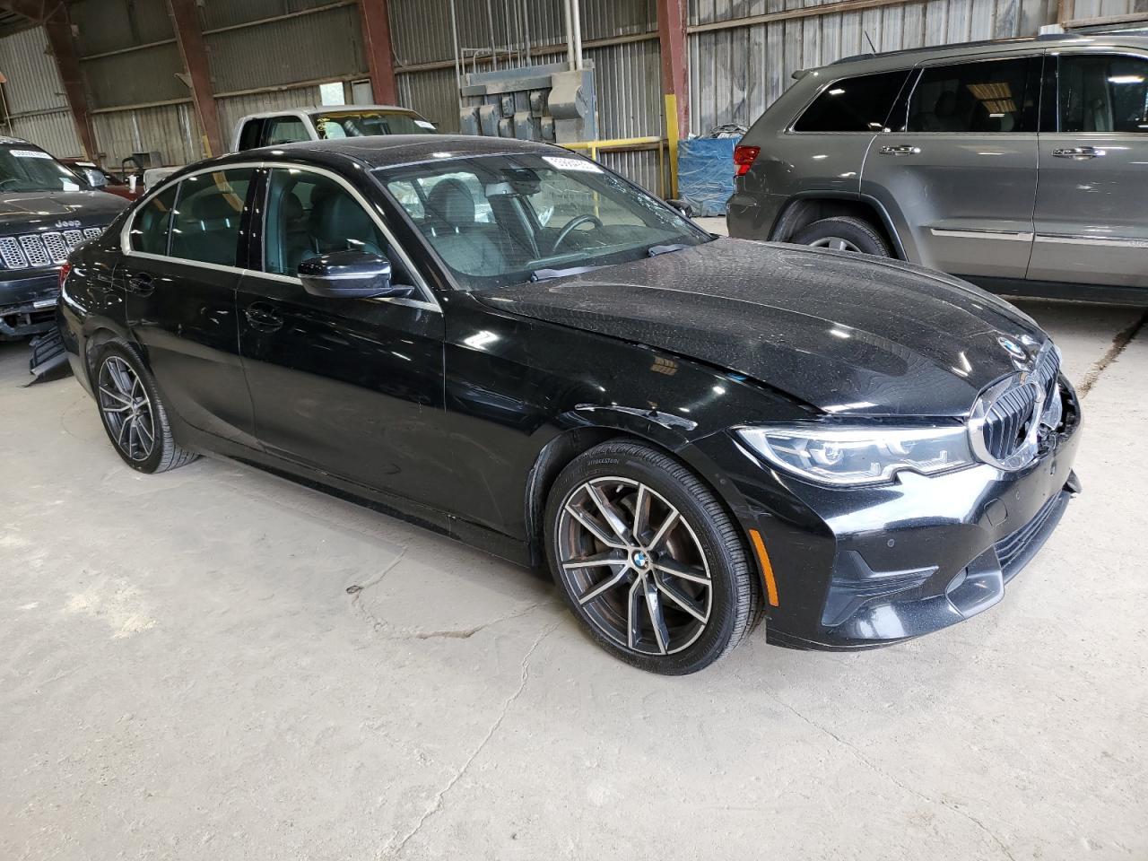 2020 BMW 330Xi - Фото 4