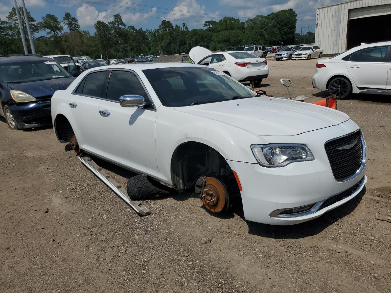 2016 Chrysler 300C - Image 4