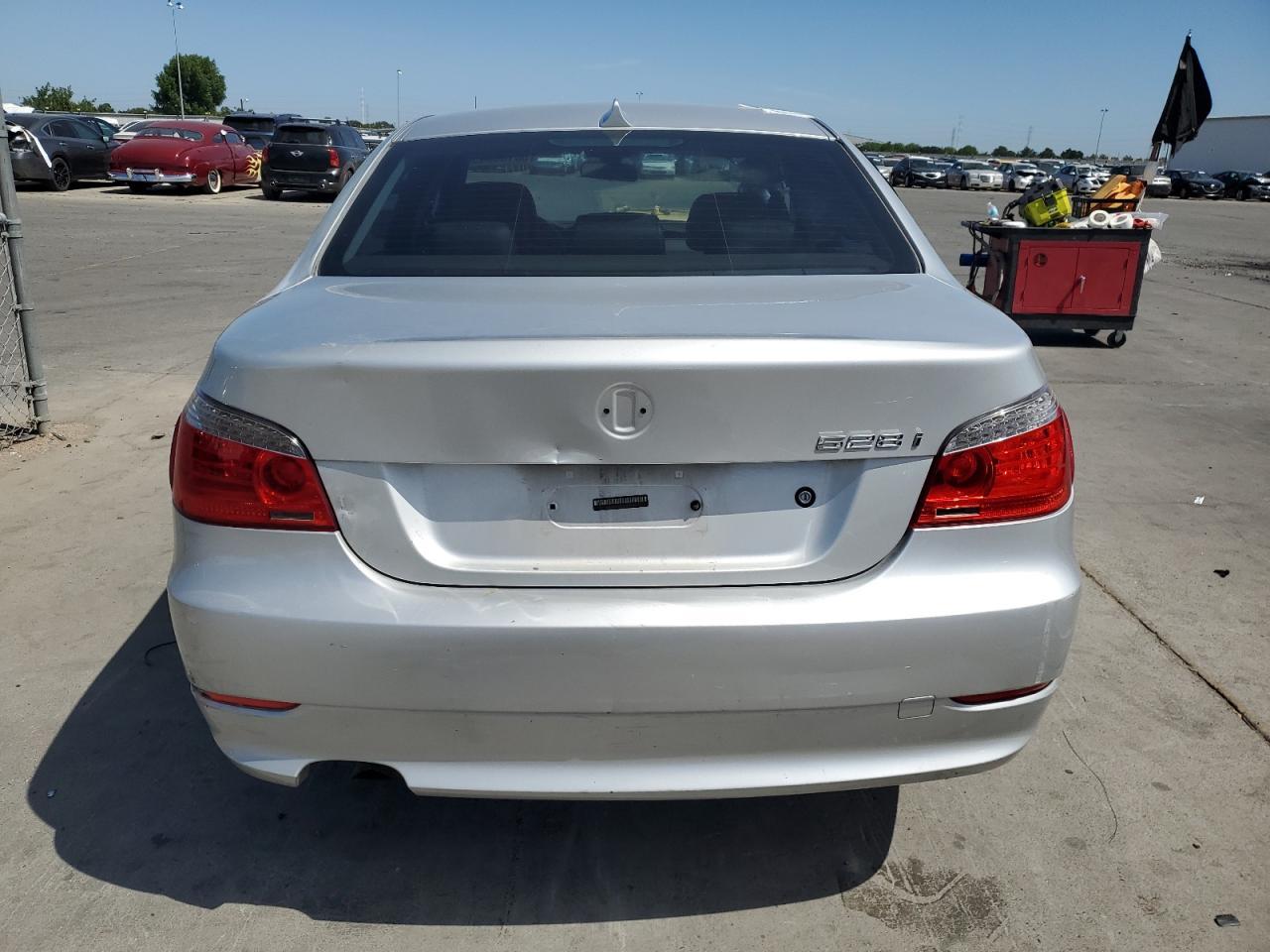 2010 BMW 528 I - Image 6