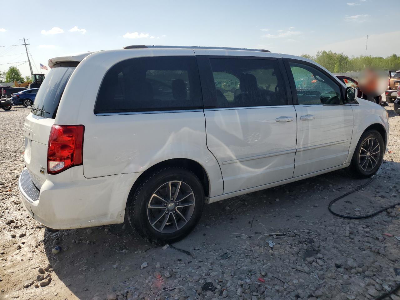 2017 Dodge Grand Caravan Sxt - Фото 3