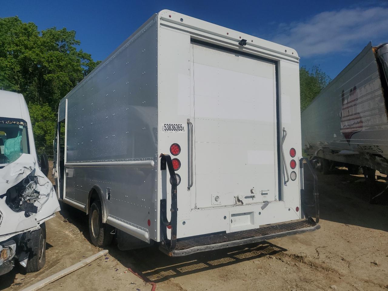 2021 Ford Econoline E450 Super Duty Commercial Stripped Chassis - Фото 2