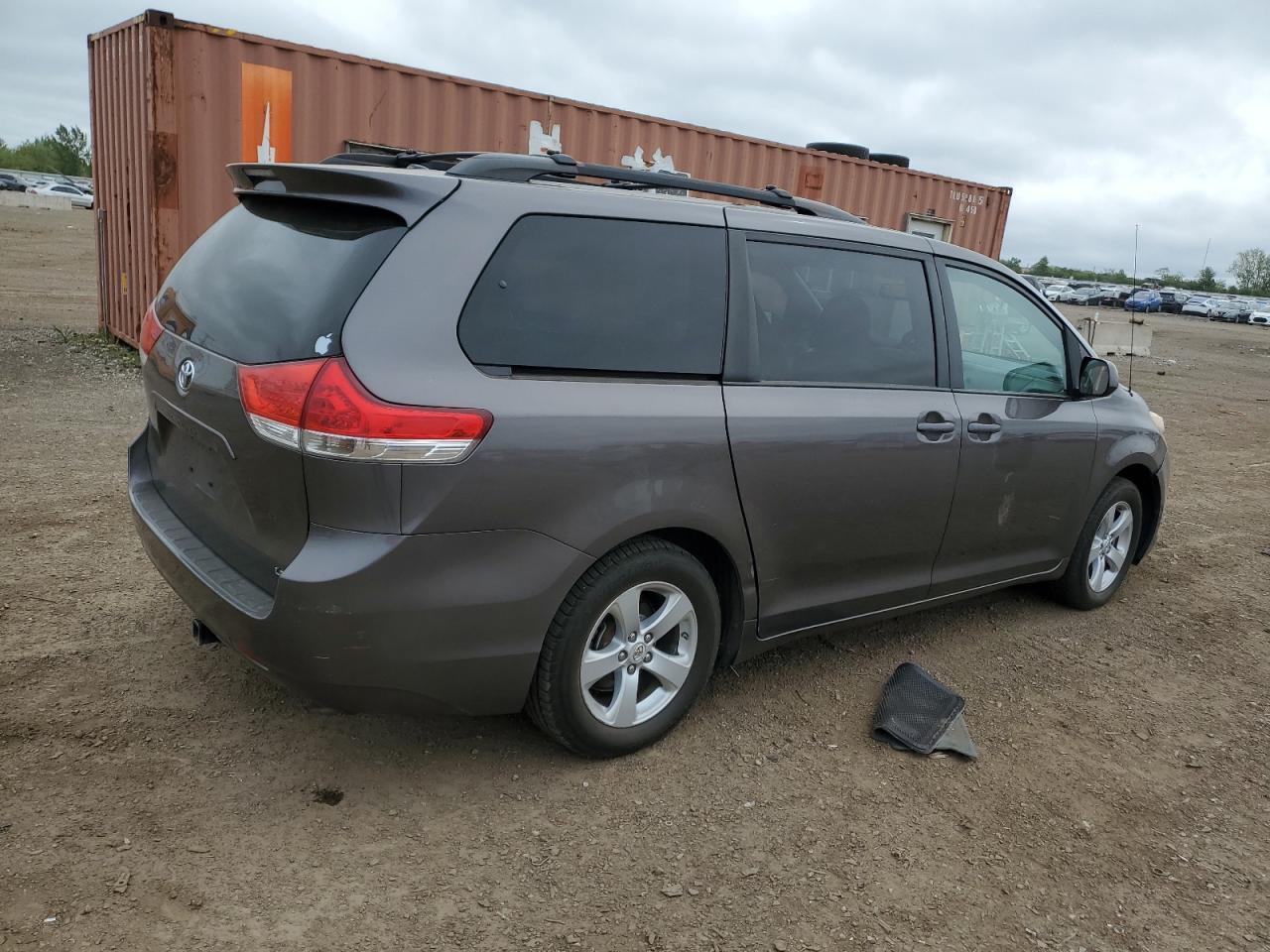 2012 Toyota Sienna Le - Фото 3