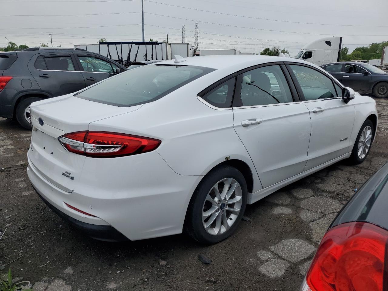 2019 Ford Fusion Se - Image 3