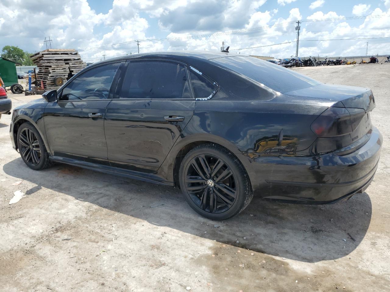 2016 Volkswagen Passat S - Фото 2