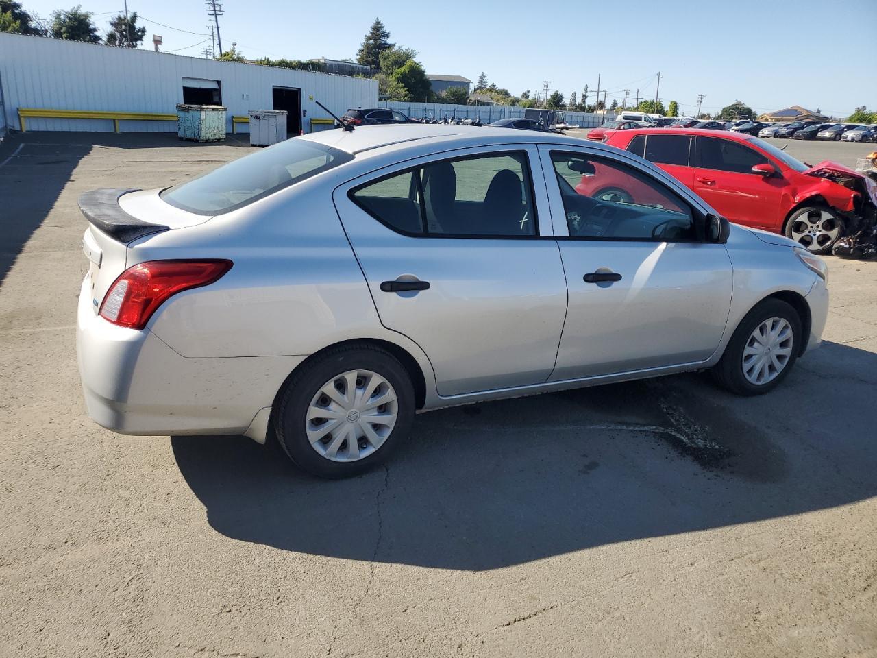 2015 Nissan Versa S - Фото 3
