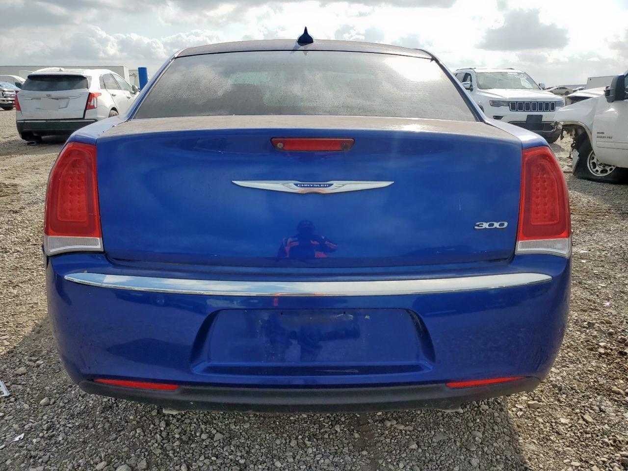 2018 Chrysler 300 Touring - Image 6