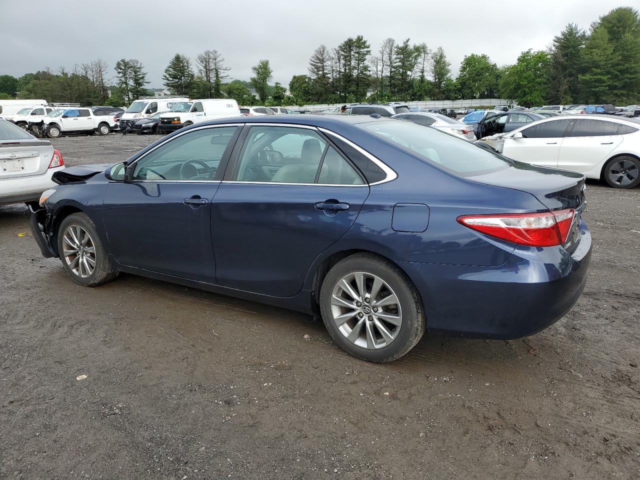 2016 Toyota Camry Le - Фото 2