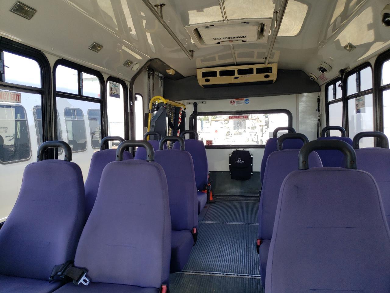 2007 Ford Econoline E450 Super Duty Cutaway Van - Image 6