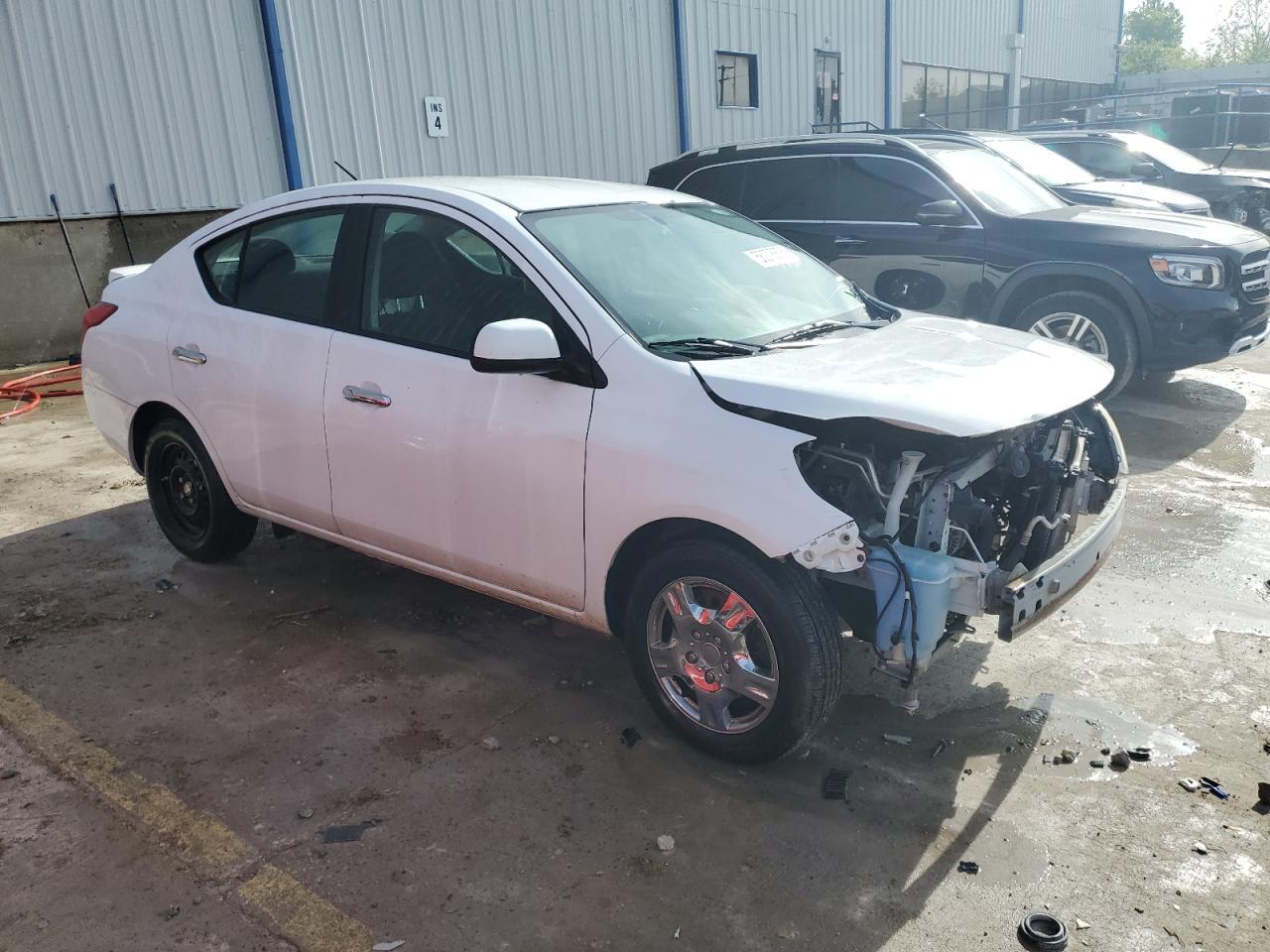 2014 Nissan Versa S - Фото 4