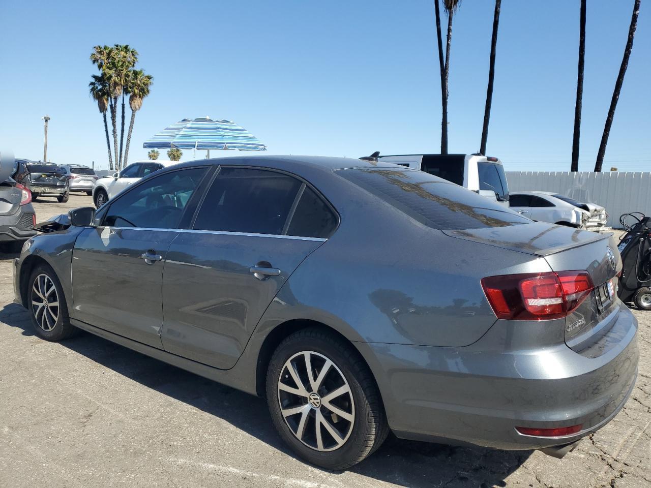 2017 Volkswagen Jetta Se - Image 2