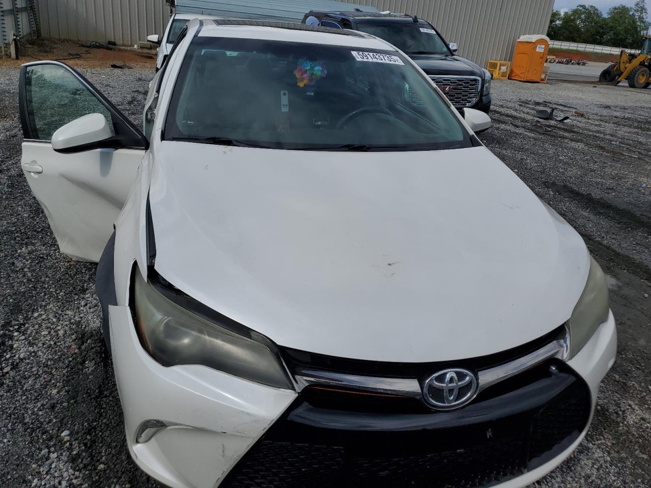 2015 Toyota Camry Le - Image 5