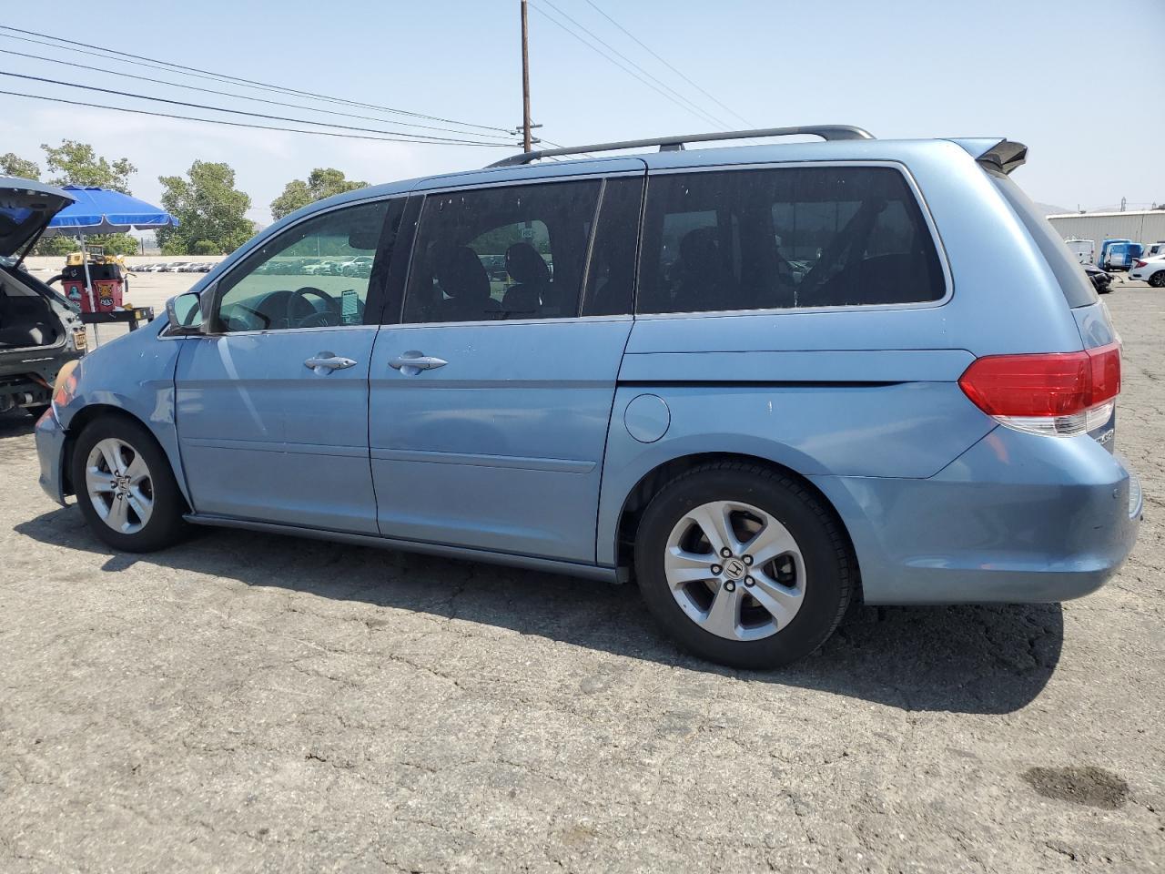 2008 Honda Odyssey Touring - Image 2