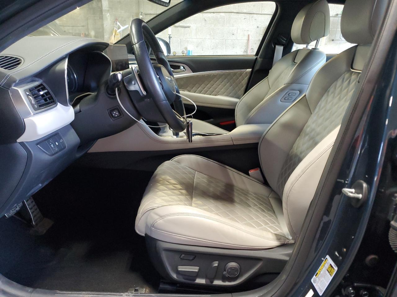 2022 Genesis G70 Base - Image 7