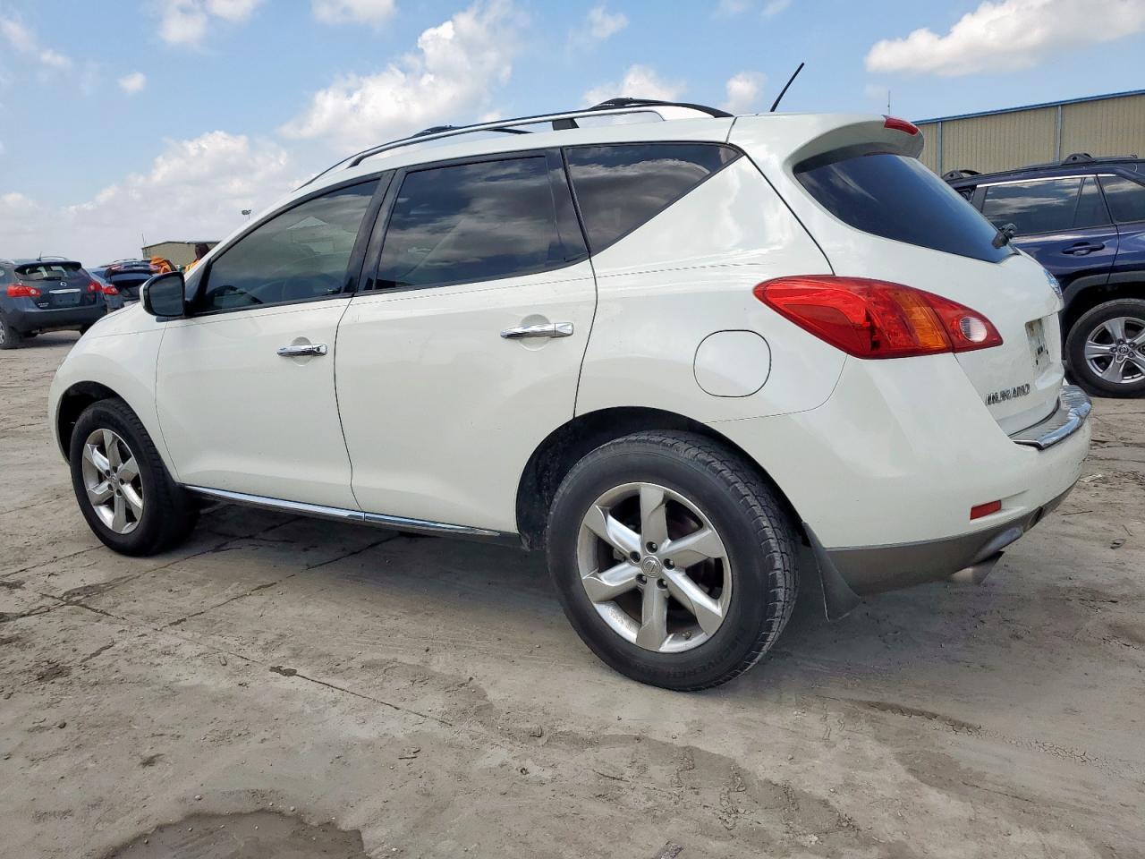 2010 Nissan Murano S - Фото 2