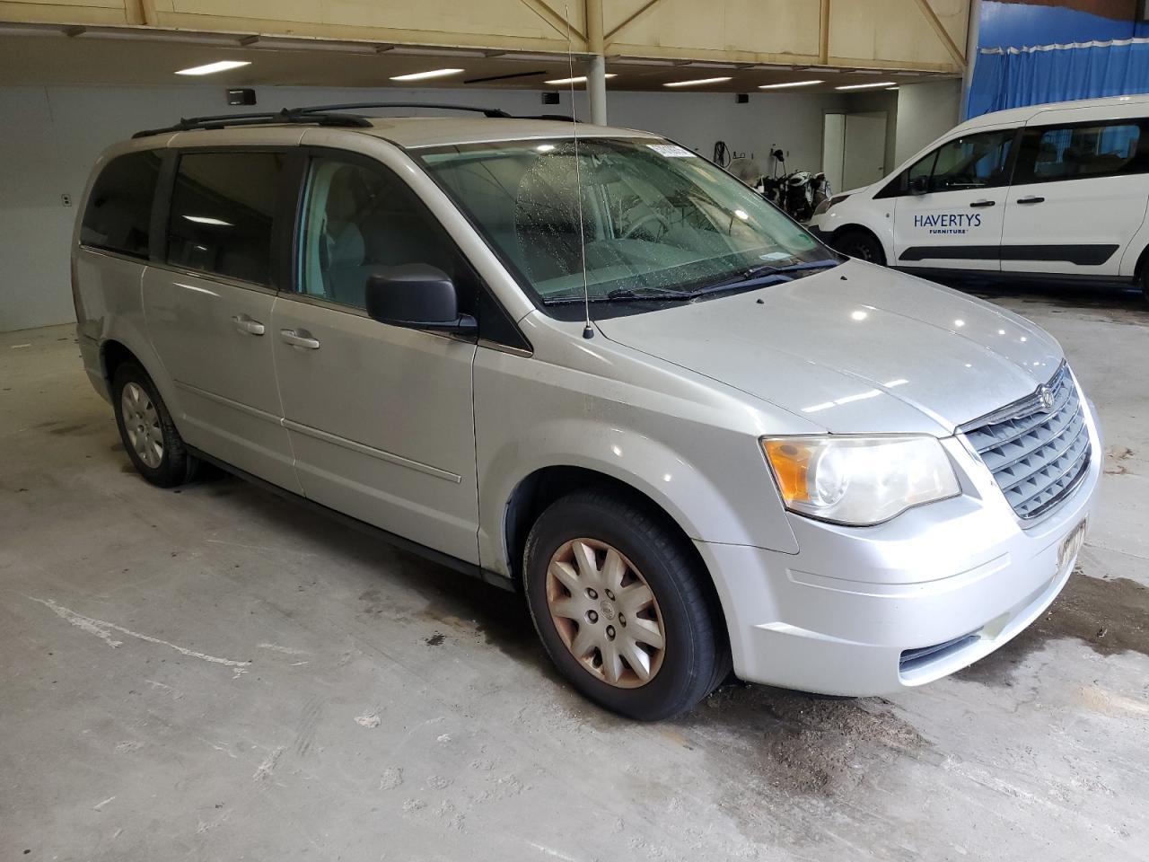 2009 Chrysler Town & Country Lx - Image 4