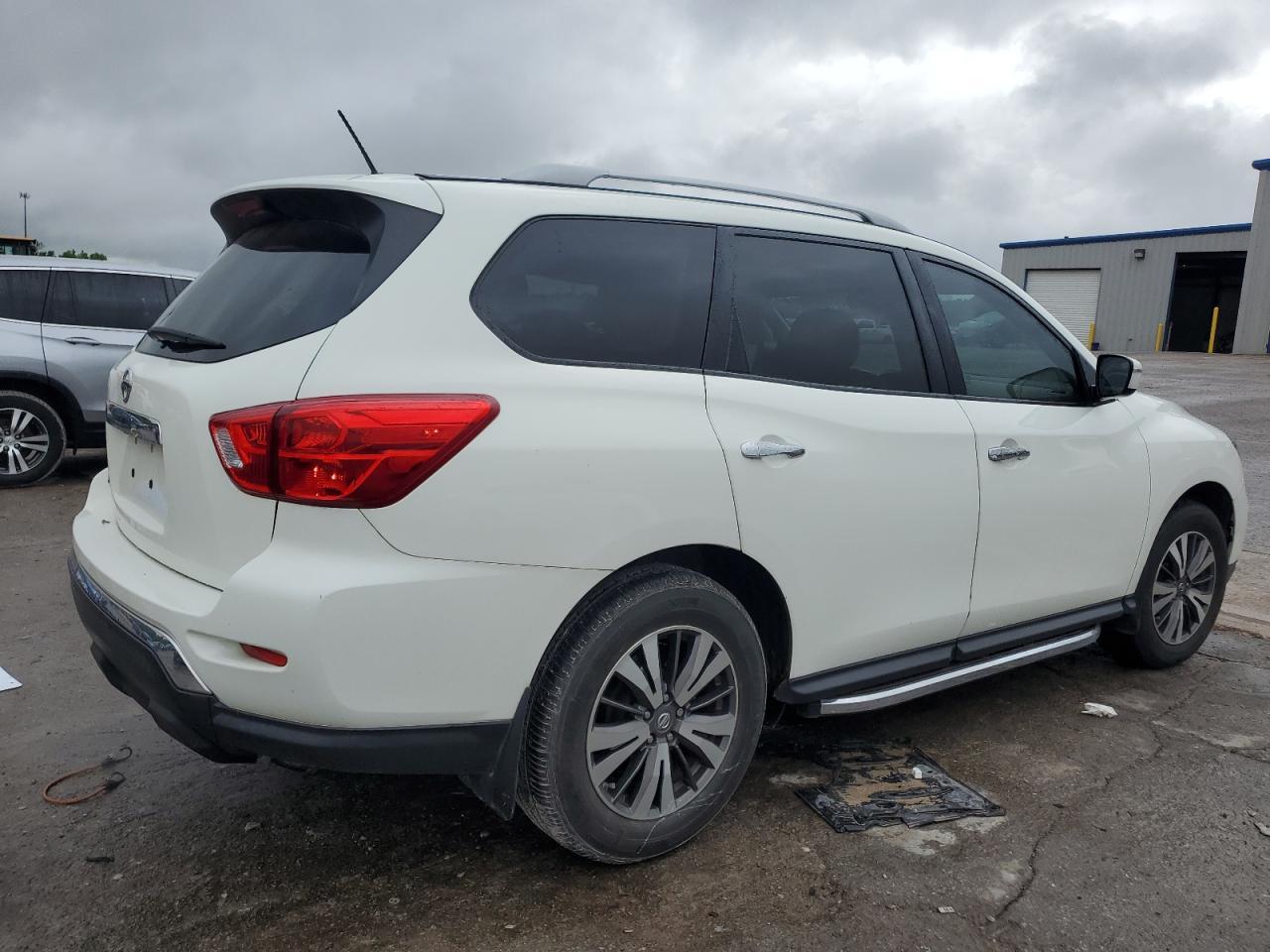2017 Nissan Pathfinder S - Фото 3