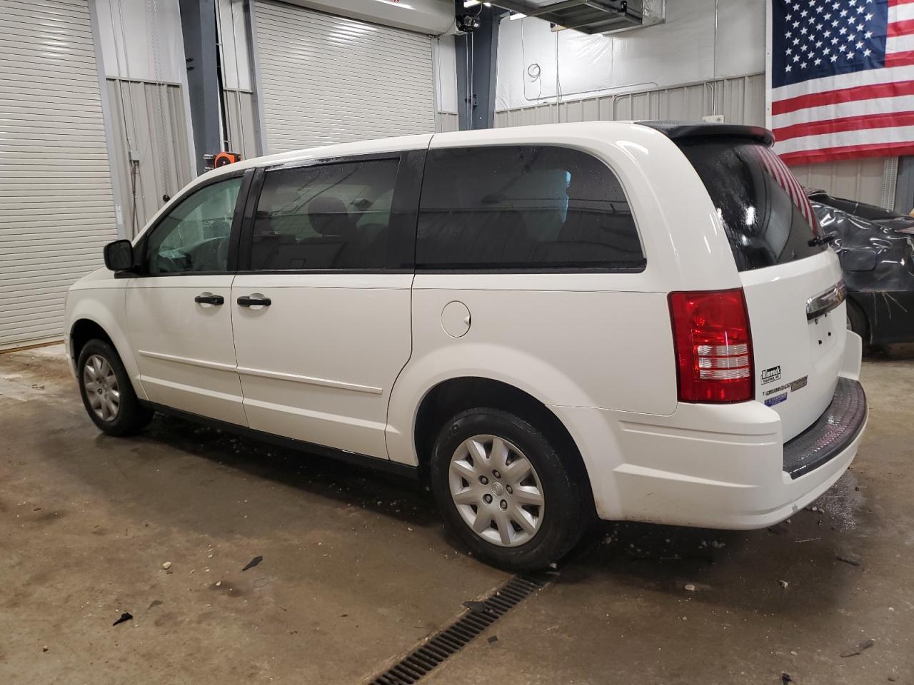 2008 Chrysler Town & Country Lx - Фото 2