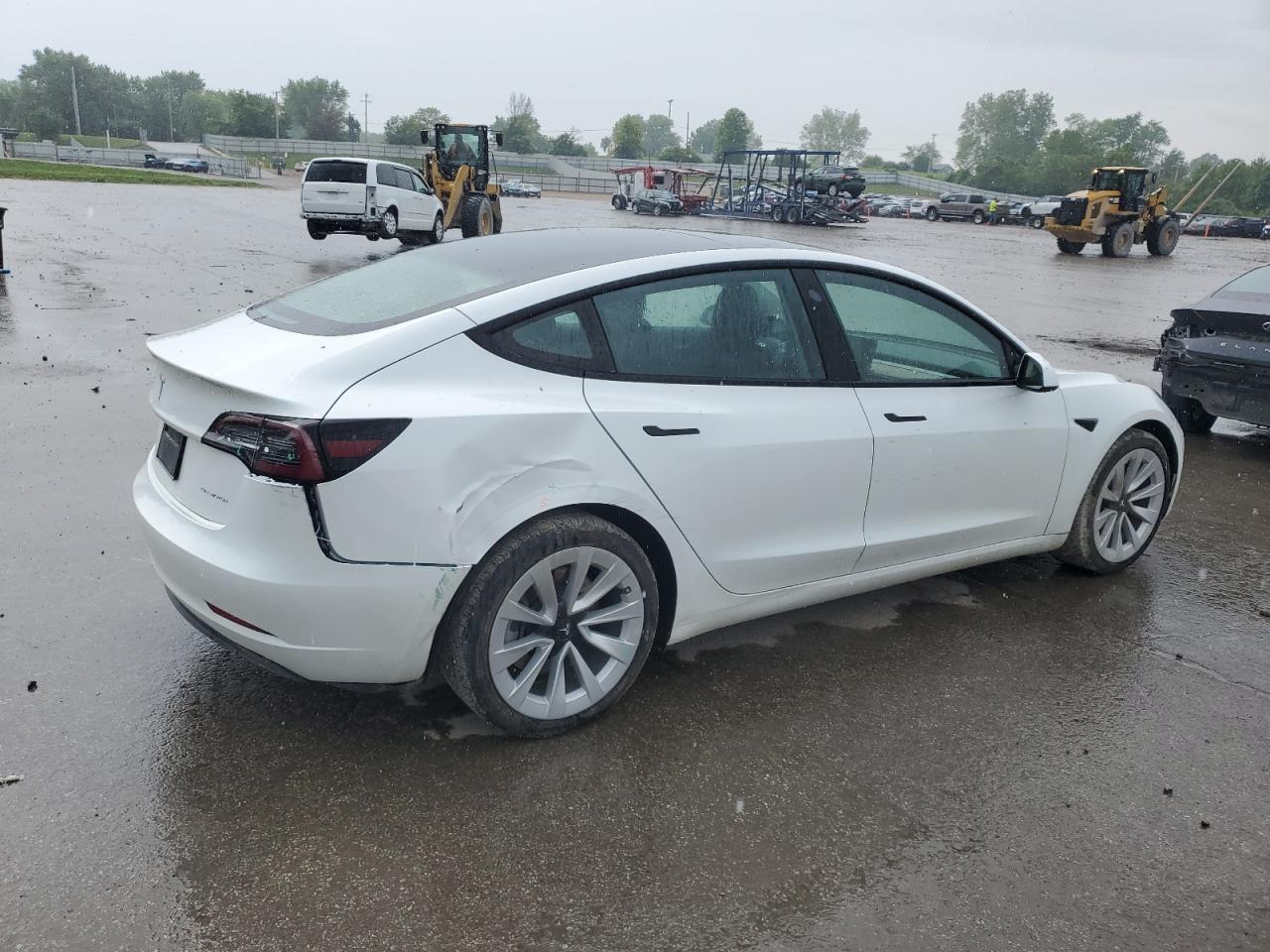 2023 Tesla Model 3 - Фото 3