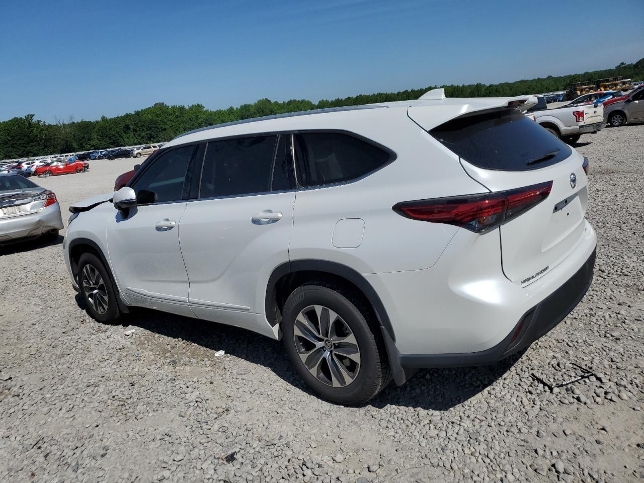 2022 Toyota Highlander Xle - Image 2