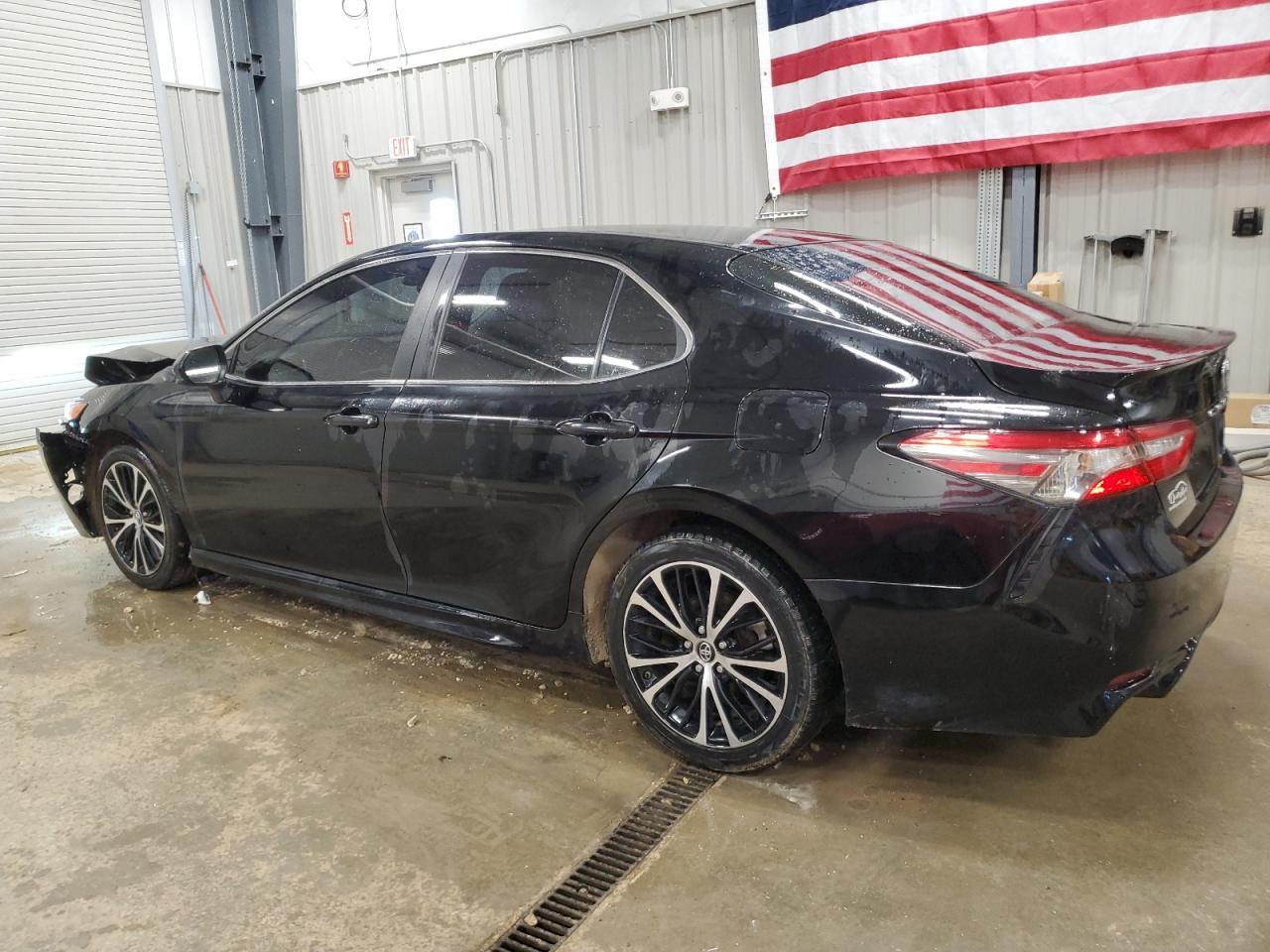 2018 Toyota Camry L - Фото 2