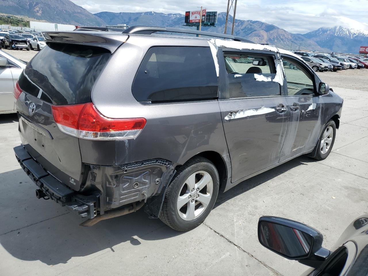 2011 Toyota Sienna Le - Фото 3
