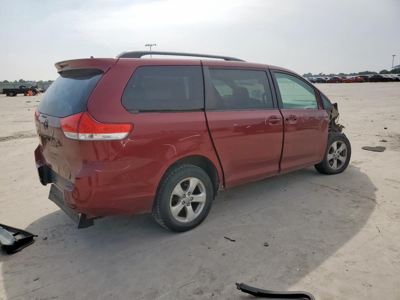 2014 Toyota Sienna Le - Фото 3
