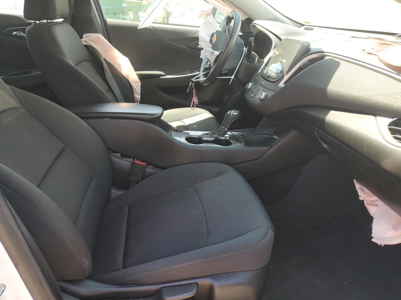 2020 Chev Malibu Ls - Фото 7