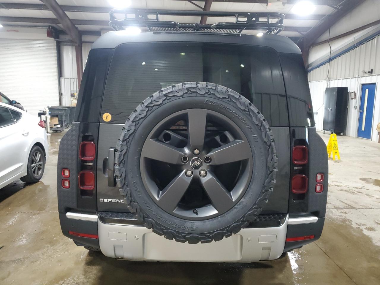 2024 Land Rover Defender 130 S - Фото 6
