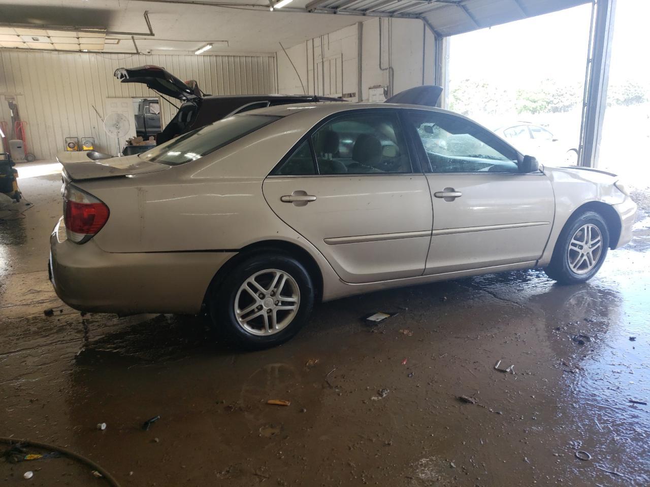 2005 Toyota Camry Le - Image 3