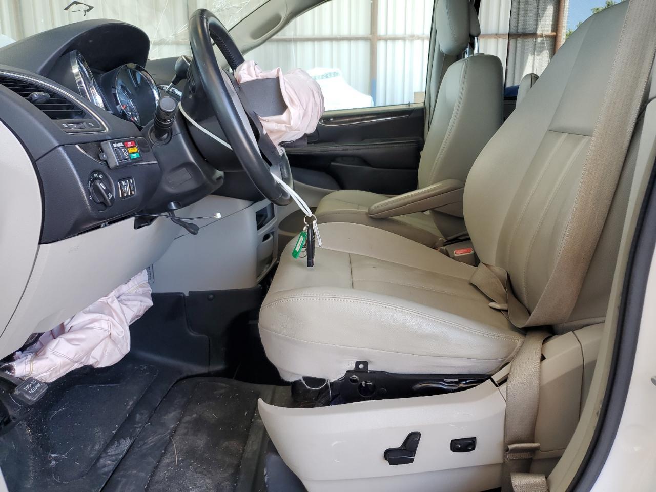 2015 Chrysler Town & Country Touring - Фото 7