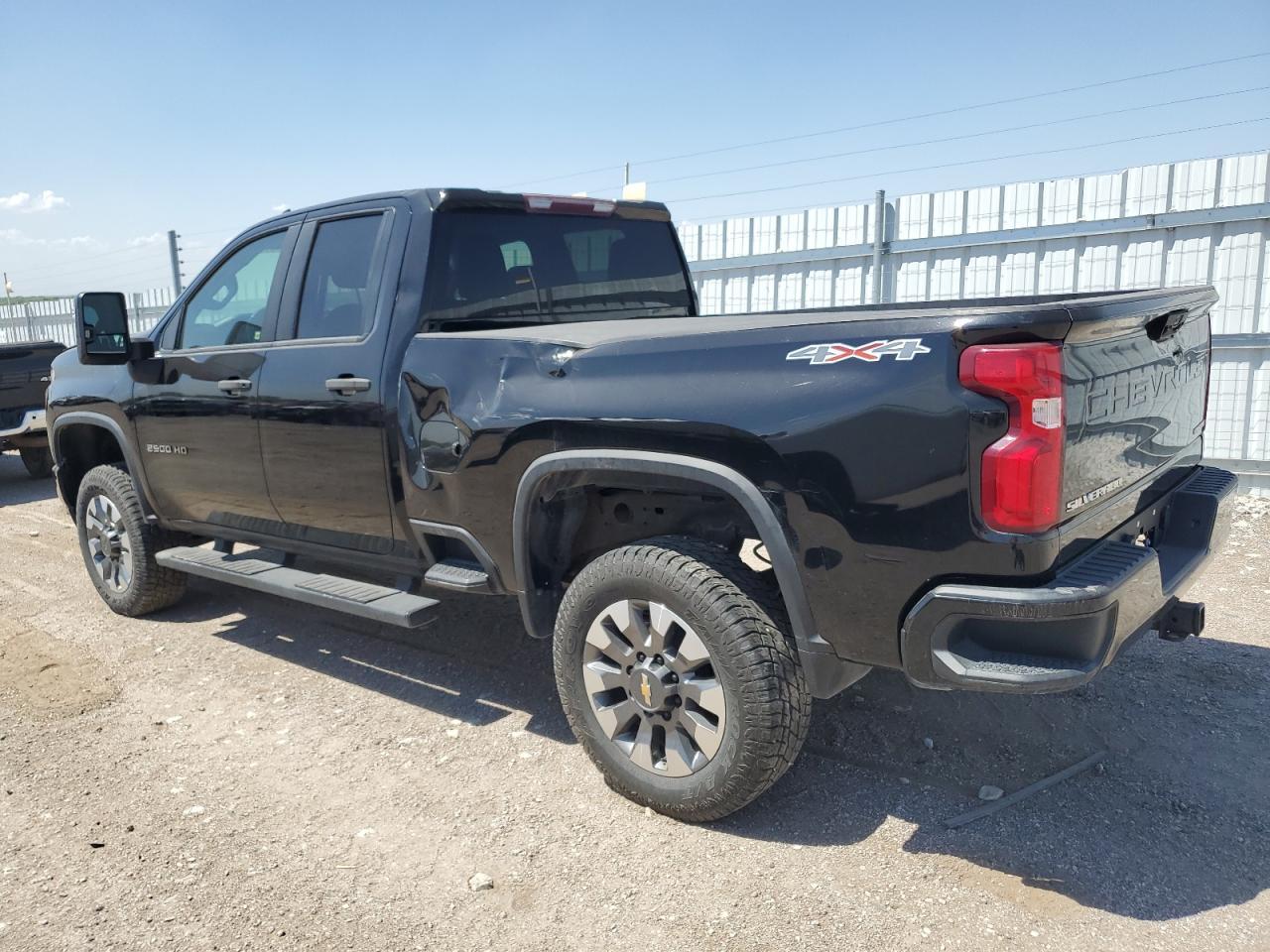 2021 Chevrolet Silverado K2500 Custom - Фото 2