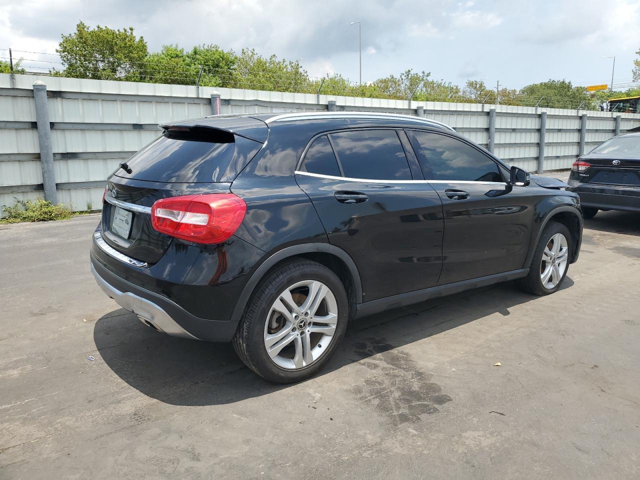2018 Mercedes-Benz Gla 250 - Image 3