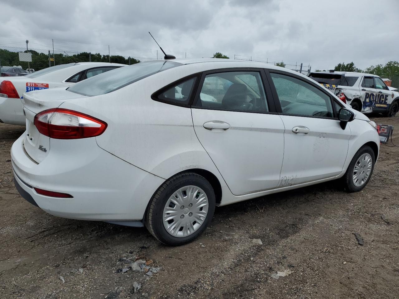 2014 Ford Fiesta S - Фото 3