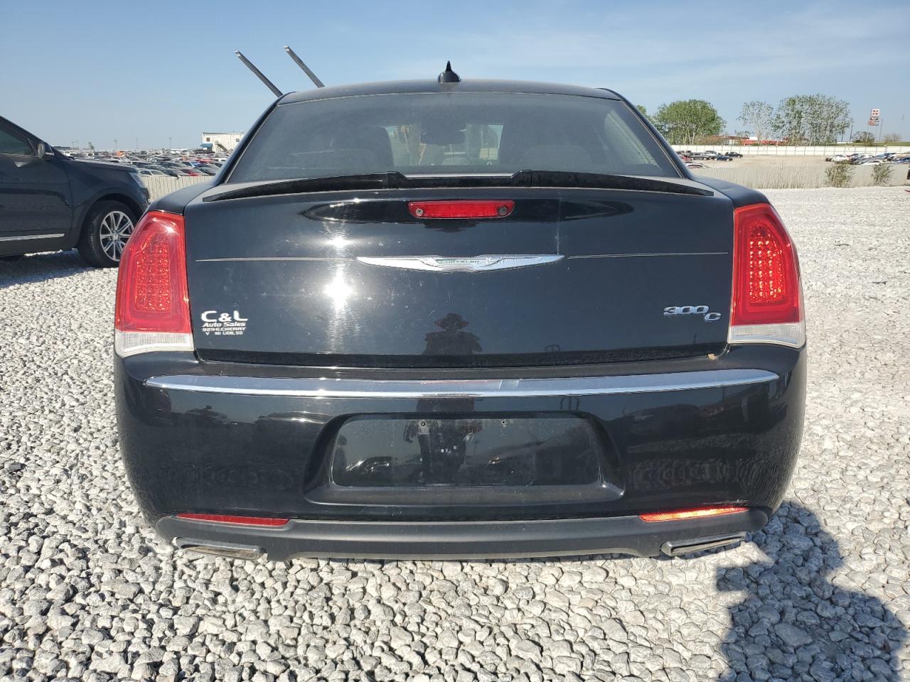 2016 Chrysler 300C - Image 6
