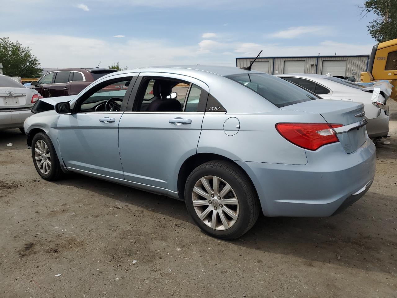 2014 Chrysler 200 Touring - Фото 2