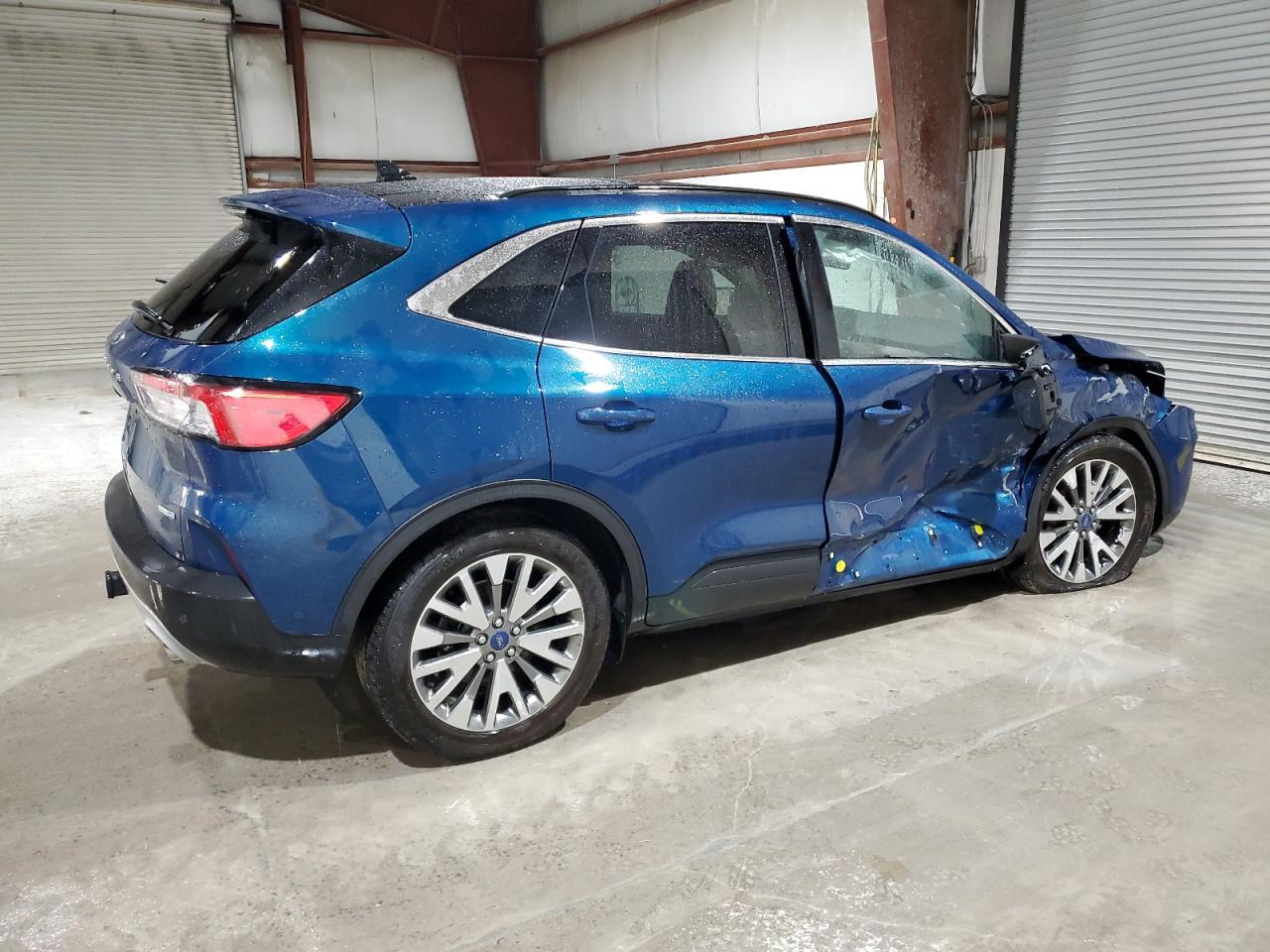 2020 Ford Escape Titanium - Image 3