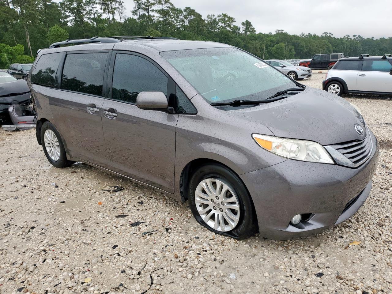2016 Toyota Sienna Xle - Фото 4