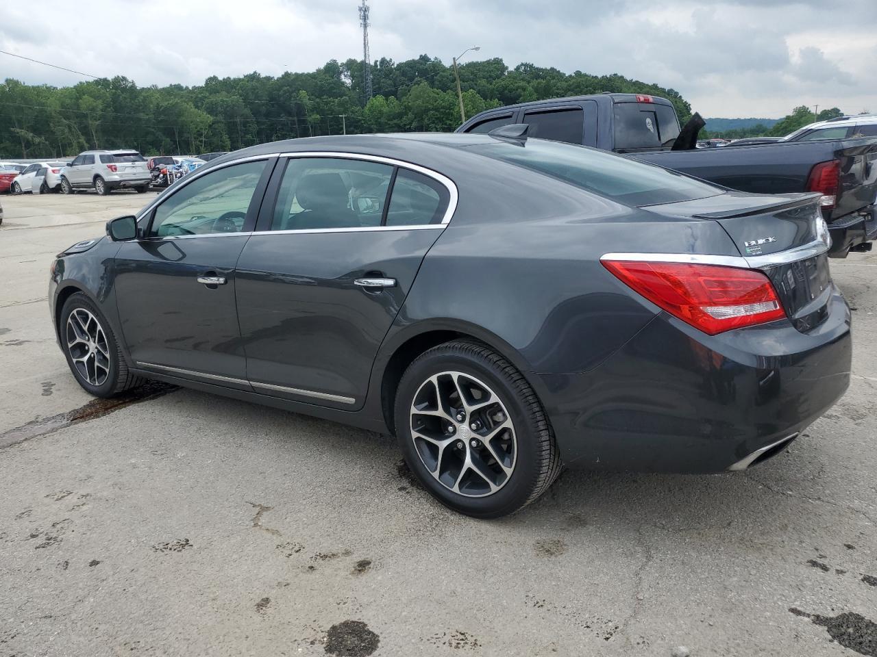 2016 Buick Lacrosse Sport Touring - Фото 2