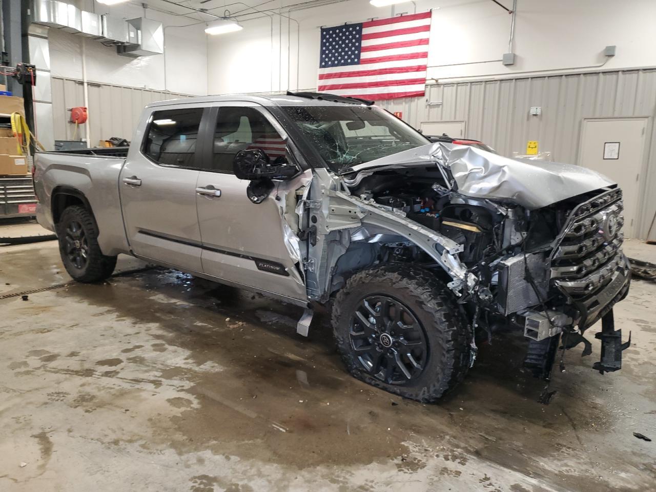 2024 Toyota Tundra Crewmax Platinum - Image 4