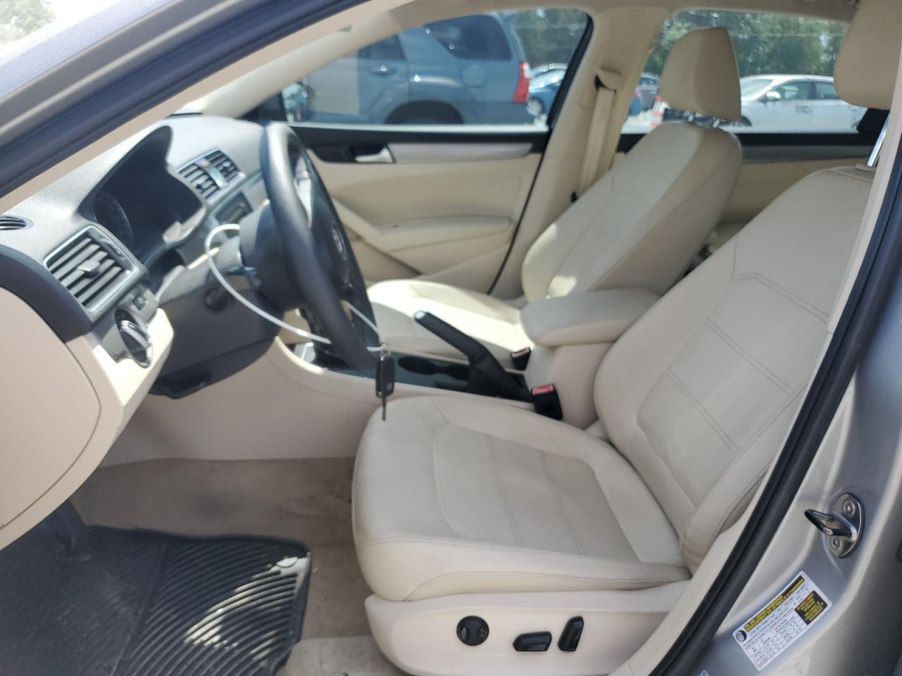 2013 Volkswagen Passat S - Image 7
