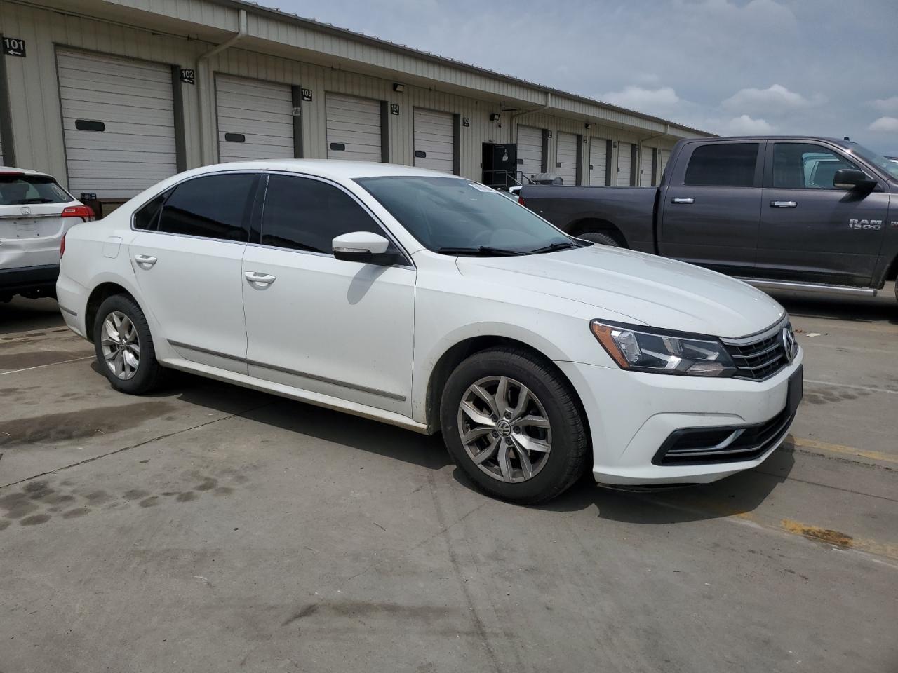 2016 Volkswagen Passat S - Image 4