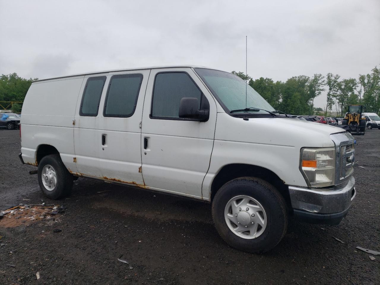 2011 Ford Econoline E250 Van - Фото 4