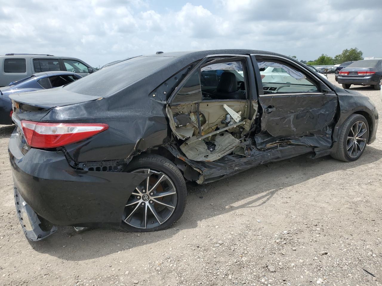 2017 Toyota Camry Le - Image 3