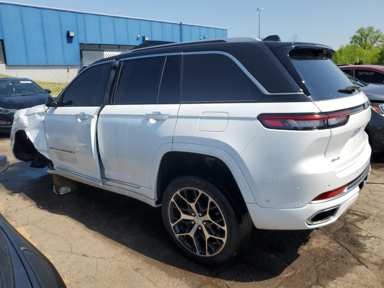 2022 Jeep Grand Cherokee Summit - Image 2